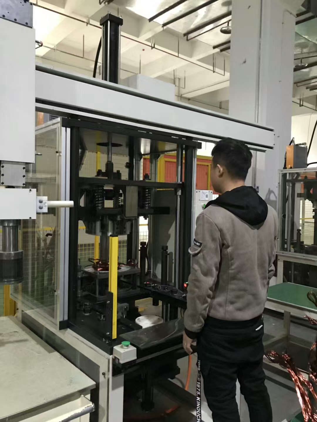 DAIDISIKE safety light curtain and laser scanner deployment in industrial machine guarding